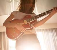 Les Paul Guitar Girl - thumbnail