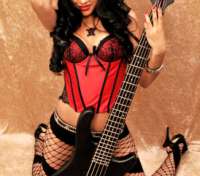 Hot Bass Girl Kit Kat - thumbnail