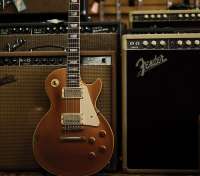 Goldtop Gibson Guitar - thumbnail